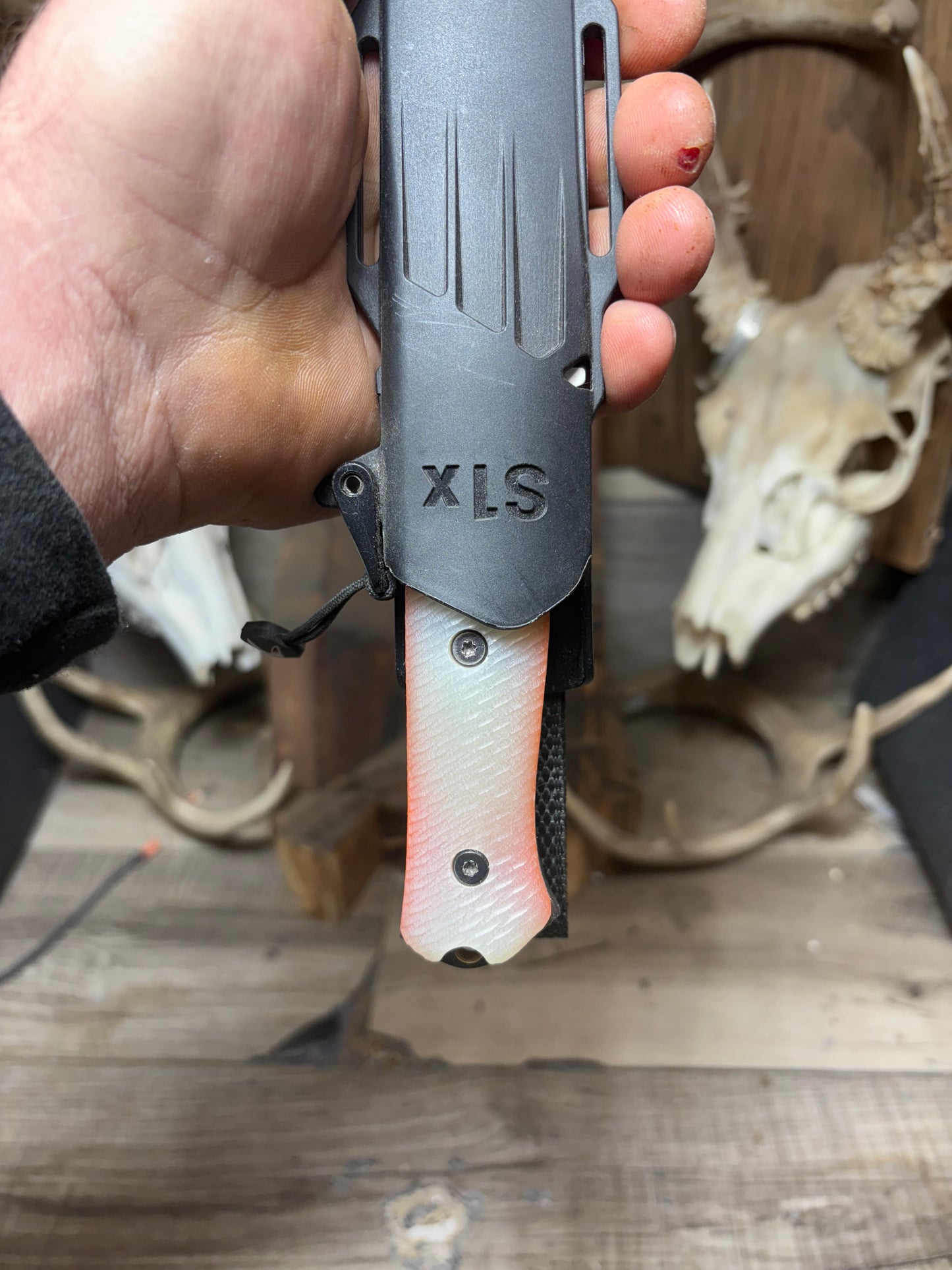 Fallkniven S1X  Handles