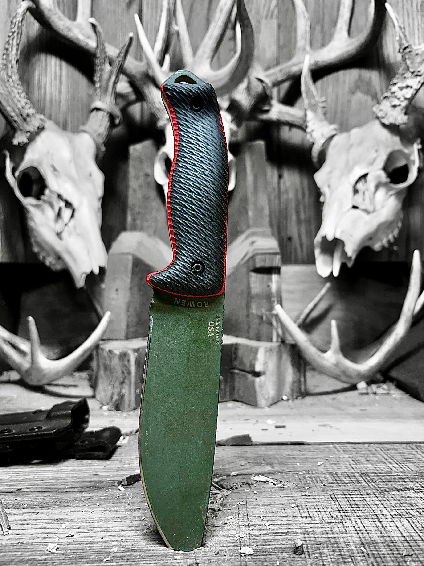 【美品】フェラガモ　ヴァリナ　レッド　キルティング　8C 5/6 – Carroll's Custom Knife Scales