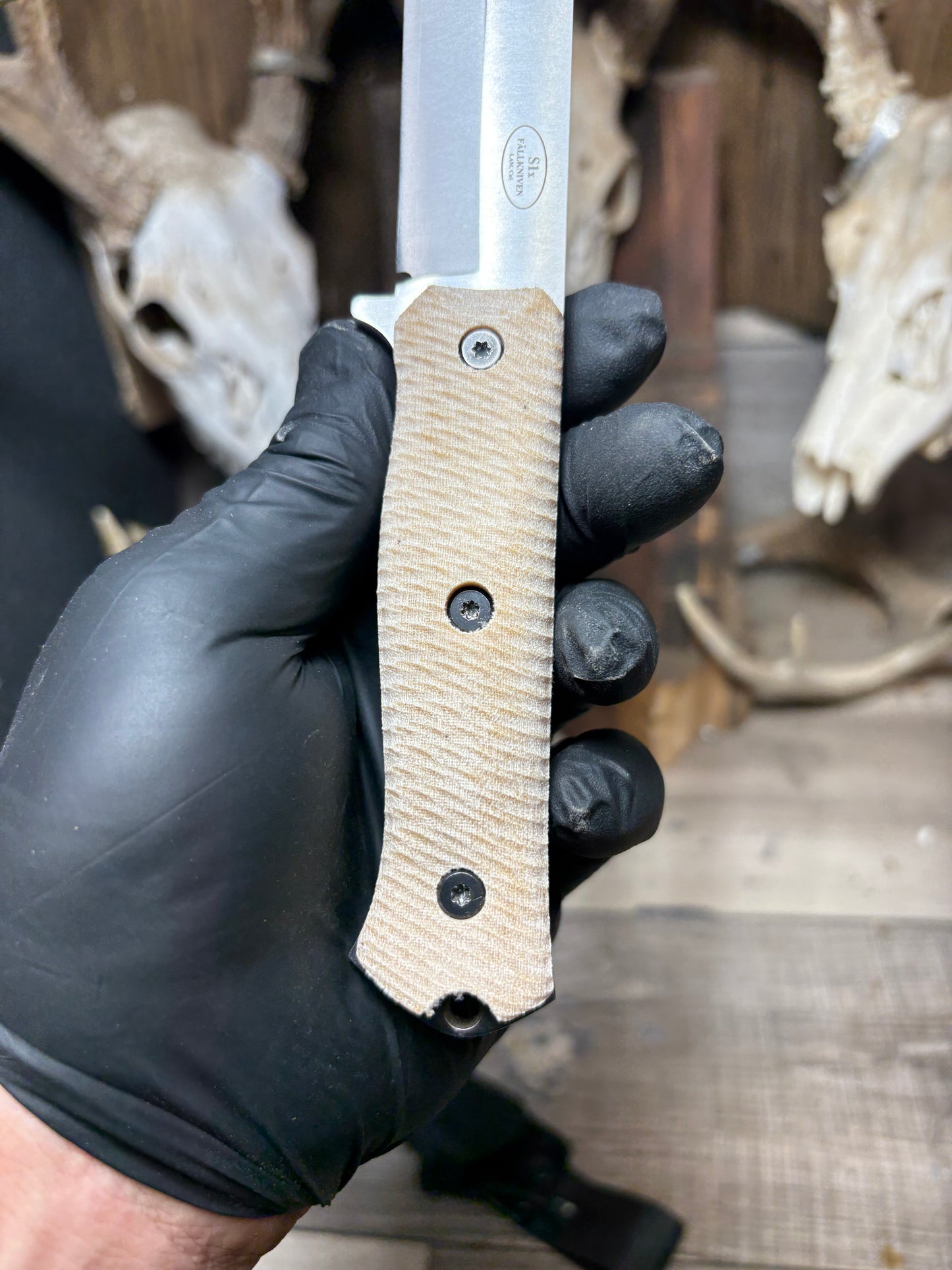Fallkniven S1X  Handles