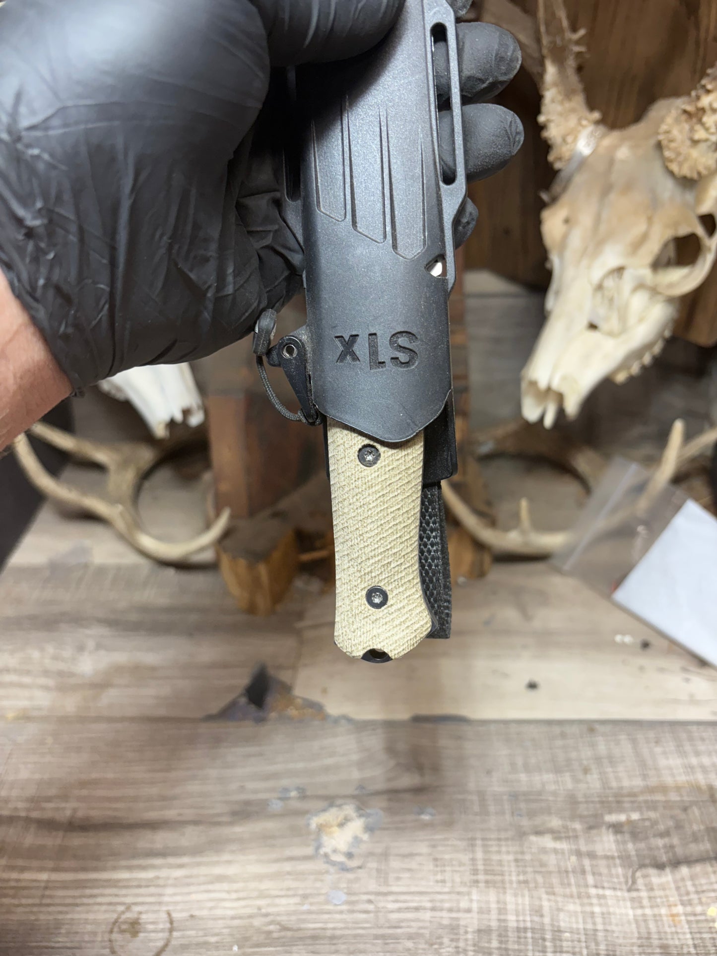 Fallkniven S1X  Handles