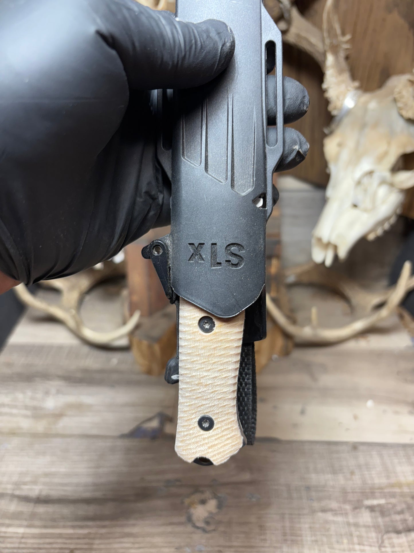 Fallkniven S1X  Handles
