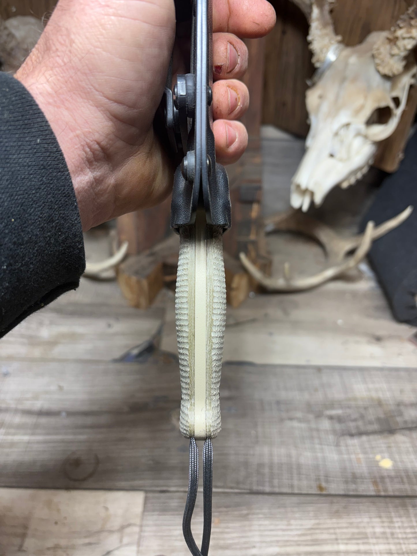 Esee Laser Strike Handles Hidden Lanyard hole